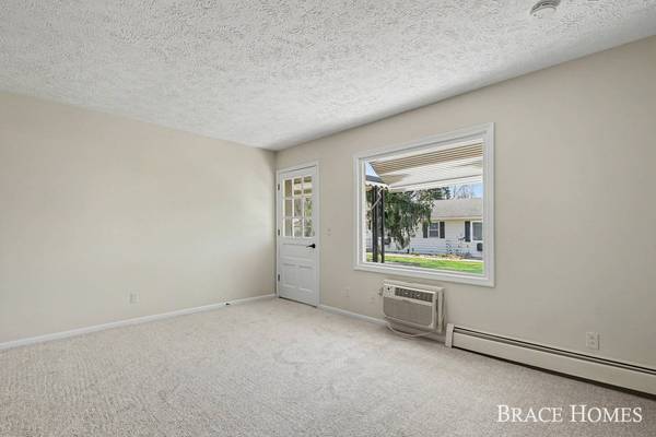 647 Blue Ash SE Drive, Grand Rapids, MI 49548