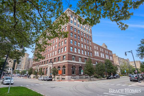 27 Library NE Street ##702, Grand Rapids, MI 49503