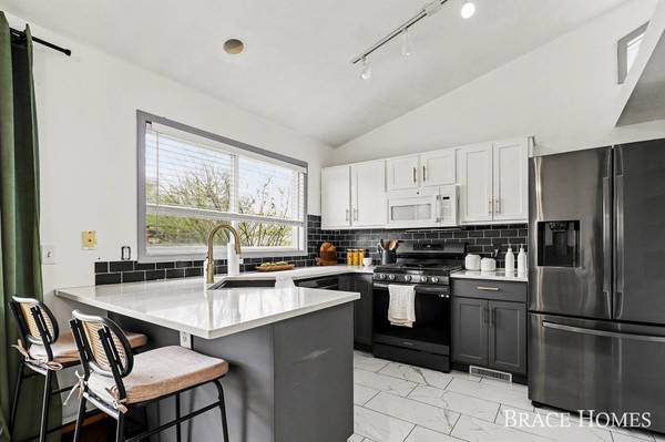 4748 Meadow Lake SE Drive, Grand Rapids, MI 49512