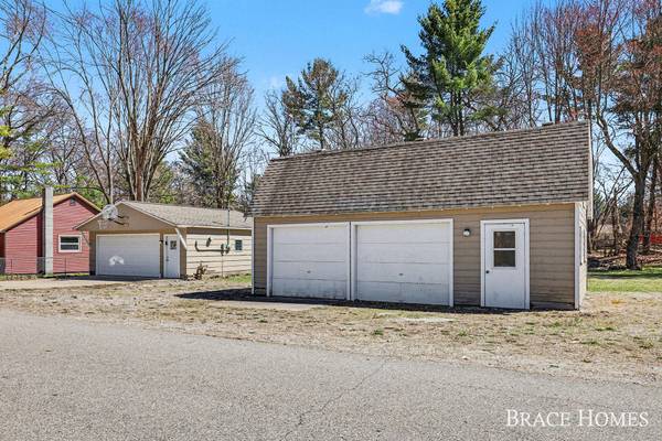 5423 Front Street, Newaygo, MI 49337