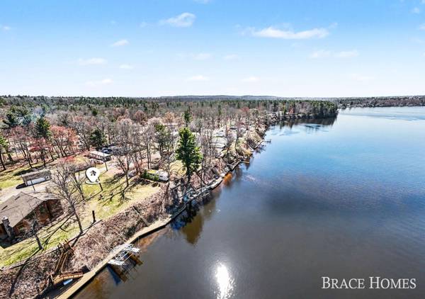 5423 Front Street, Newaygo, MI 49337