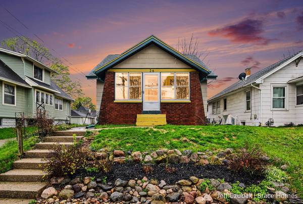 26 Burr Oak NW Street, Grand Rapids, MI 49505