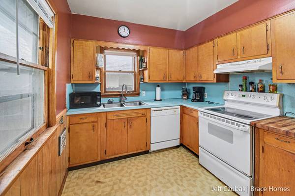 26 Burr Oak NW Street, Grand Rapids, MI 49505