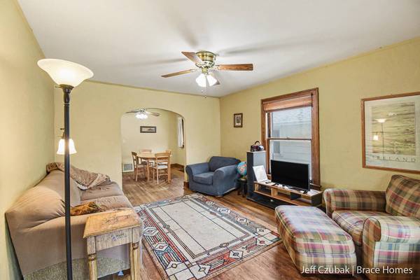 26 Burr Oak NW Street, Grand Rapids, MI 49505