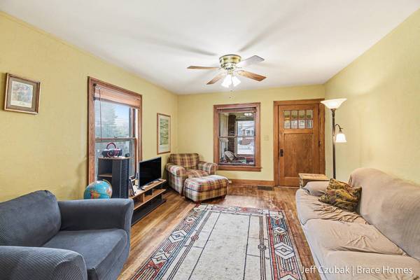 26 Burr Oak NW Street, Grand Rapids, MI 49505