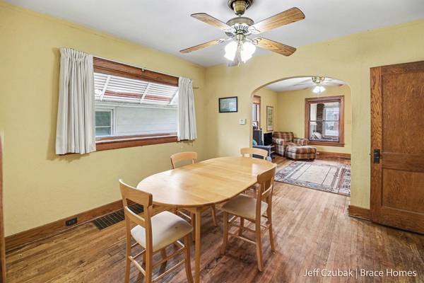 26 Burr Oak NW Street, Grand Rapids, MI 49505