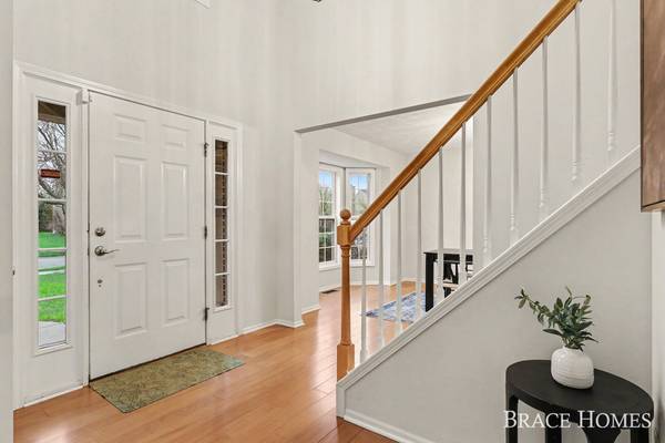 2511 Black Horse NE Drive, Grand Rapids, MI 49505