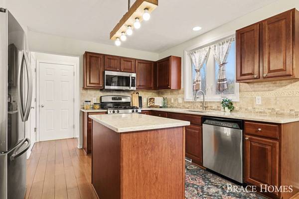 2511 Black Horse NE Drive, Grand Rapids, MI 49505