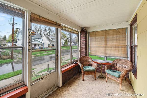 26 Burr Oak NW Street, Grand Rapids, MI 49505