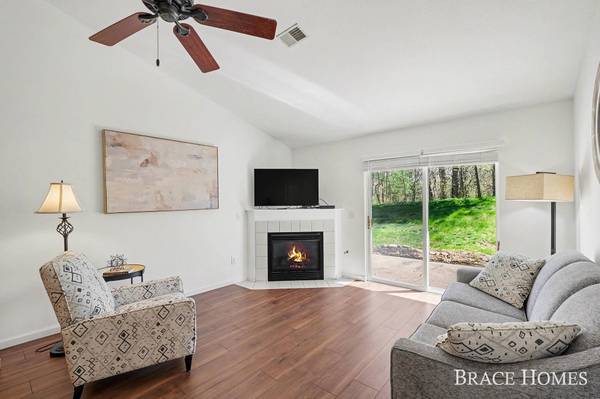 3369 Clear Vista NE Court, Grand Rapids, MI 49525