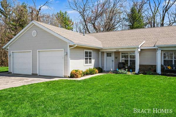 3369 Clear Vista NE Court, Grand Rapids, MI 49525