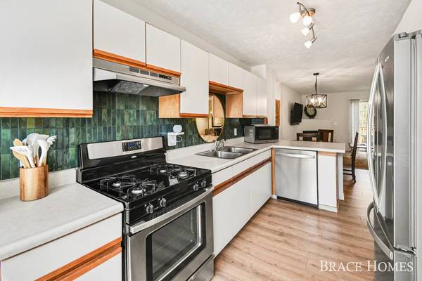 956 Ada Pl SE Drive, Grand Rapids, MI 49546
