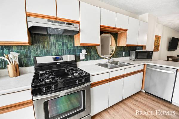 956 Ada Pl SE Drive, Grand Rapids, MI 49546