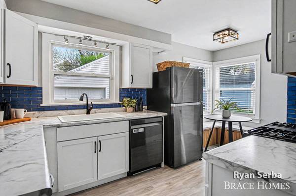 1009 Drexel NE Drive, Grand Rapids, MI 49505