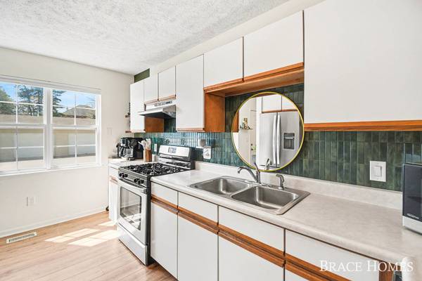 956 Ada Pl SE Drive, Grand Rapids, MI 49546
