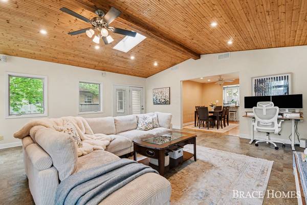 118 Ivanhoe NE Avenue, Grand Rapids, MI 49546