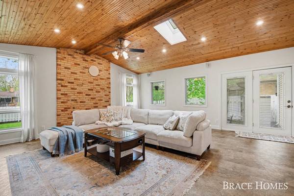 118 Ivanhoe NE Avenue, Grand Rapids, MI 49546