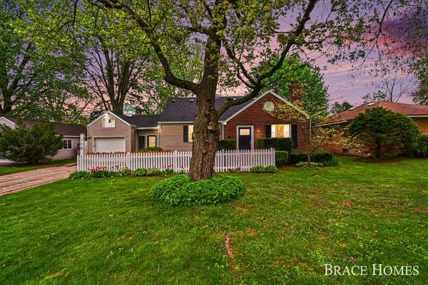118 Ivanhoe NE Avenue, Grand Rapids, MI 49546