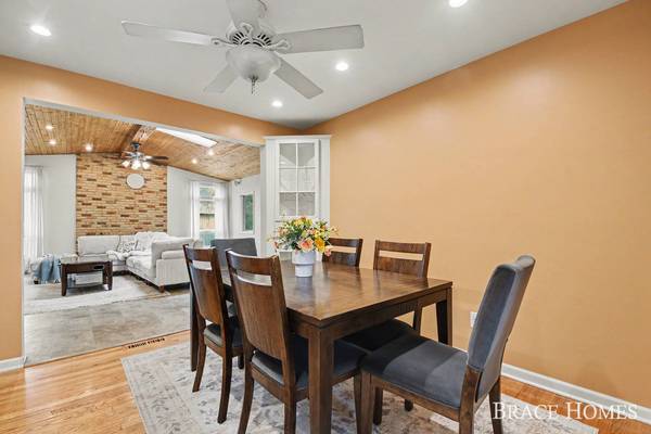 118 Ivanhoe NE Avenue, Grand Rapids, MI 49546