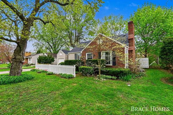 118 Ivanhoe NE Avenue, Grand Rapids, MI 49546
