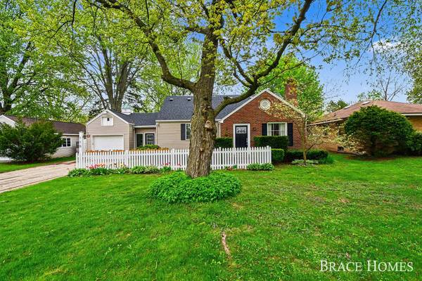 118 Ivanhoe NE Avenue, Grand Rapids, MI 49546