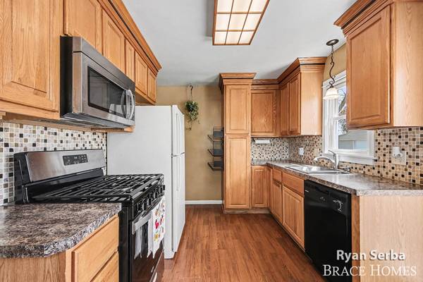 960 35th SW Street, Wyoming, MI 49509