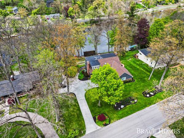 2793 Cascade Springs SE Drive, Grand Rapids, MI 49546