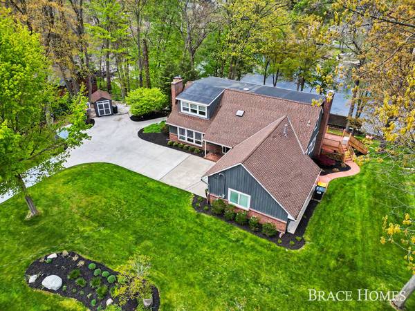 2793 Cascade Springs SE Drive, Grand Rapids, MI 49546