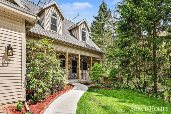 2155 Timber Valley NE Drive, Grand Rapids, MI 49525