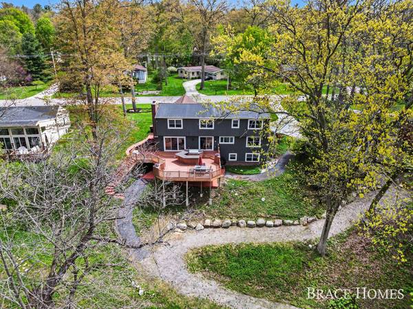2793 Cascade Springs SE Drive, Grand Rapids, MI 49546