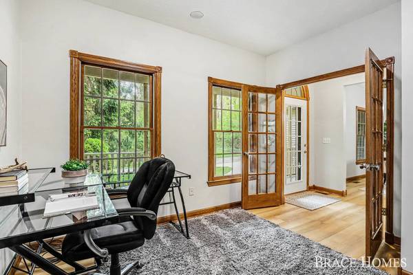 2155 Timber Valley NE Drive, Grand Rapids, MI 49525