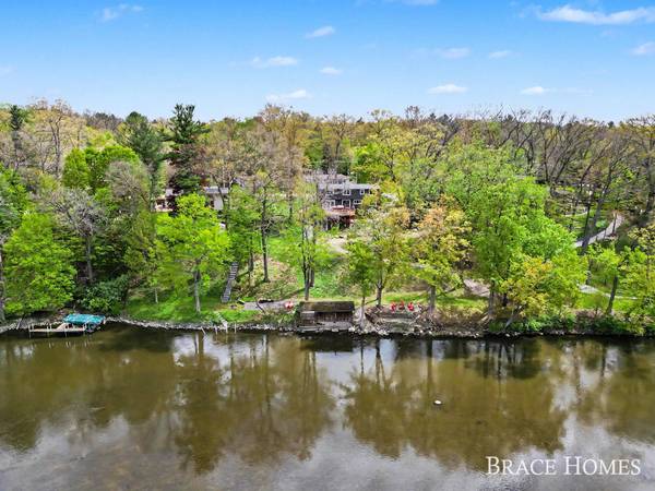 2793 Cascade Springs SE Drive, Grand Rapids, MI 49546