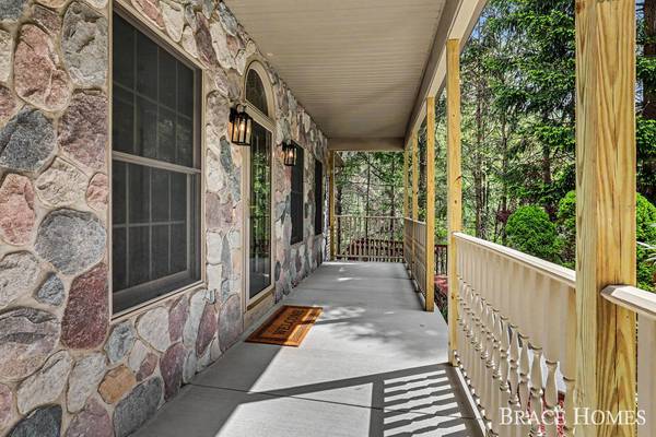 2155 Timber Valley NE Drive, Grand Rapids, MI 49525