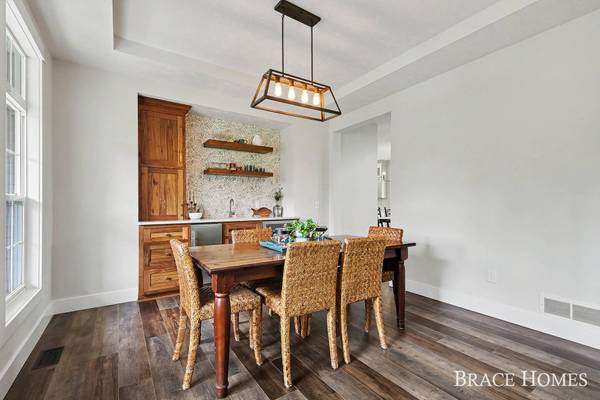 3726 Atwater Hills NE Court, Grand Rapids, MI 49525