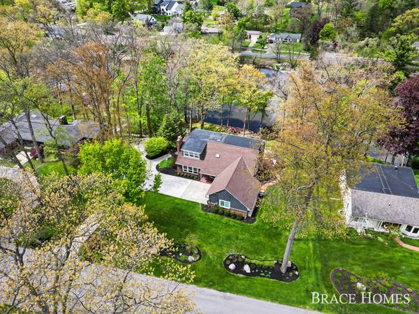2793 Cascade Springs SE Drive, Grand Rapids, MI 49546