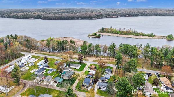 1653 S Beech Avenue, White Cloud, MI 49349