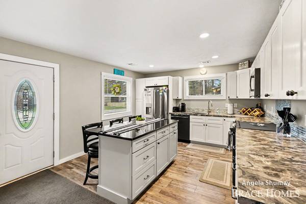 1653 S Beech Avenue, White Cloud, MI 49349