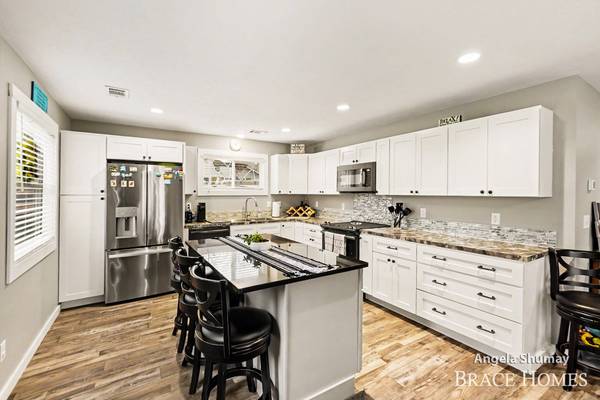 1653 S Beech Avenue, White Cloud, MI 49349