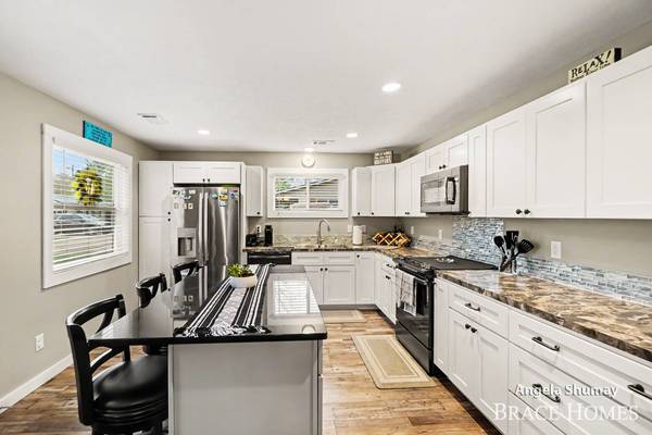 1653 S Beech Avenue, White Cloud, MI 49349
