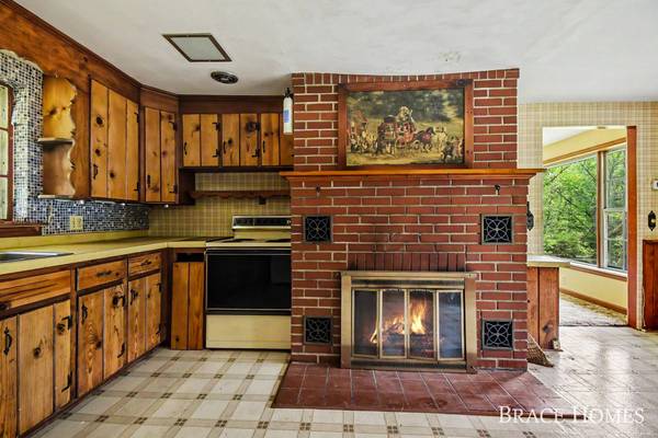 10748 100th SE Street, Alto, MI 49302