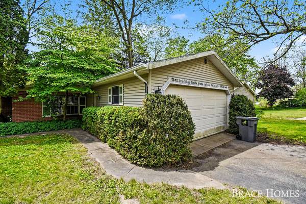 10748 100th SE Street, Alto, MI 49302