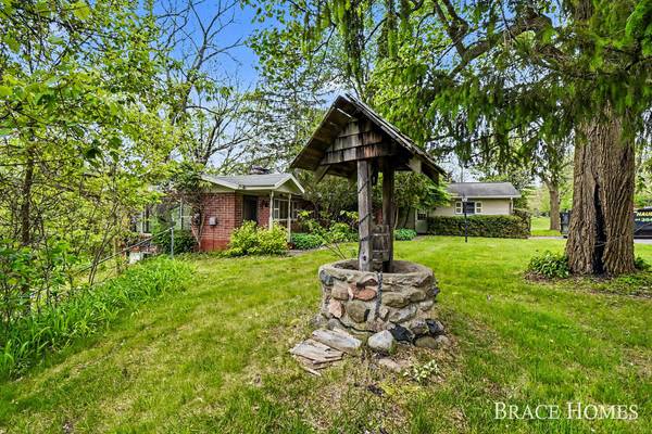10748 100th SE Street, Alto, MI 49302