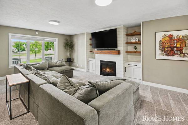 156 Hightower NE Drive, Rockford, MI 49341