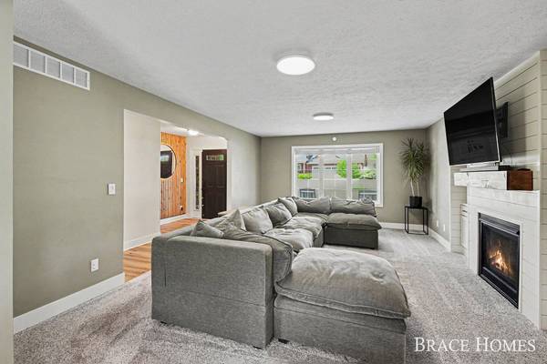156 Hightower NE Drive, Rockford, MI 49341
