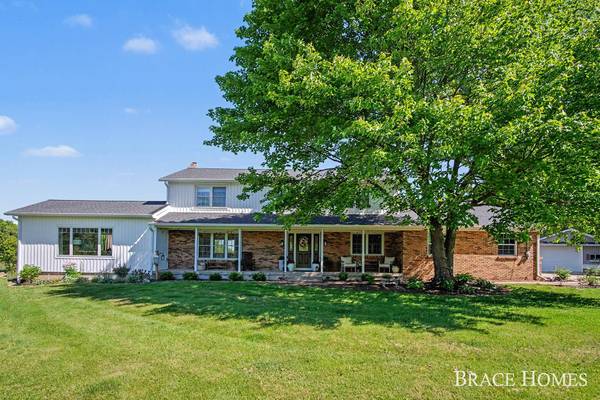 5685 11 Mile NE Road, Rockford, MI 49341