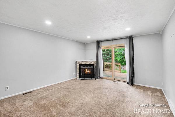 2631 Chatham Woods SE Drive, Grand Rapids, MI 49546