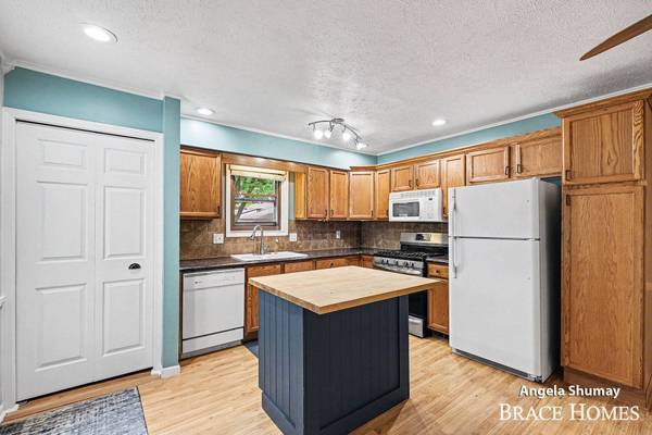 2631 Chatham Woods SE Drive, Grand Rapids, MI 49546