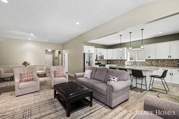 2902 Woodridge NE Circle, Grand Rapids, MI 49525
