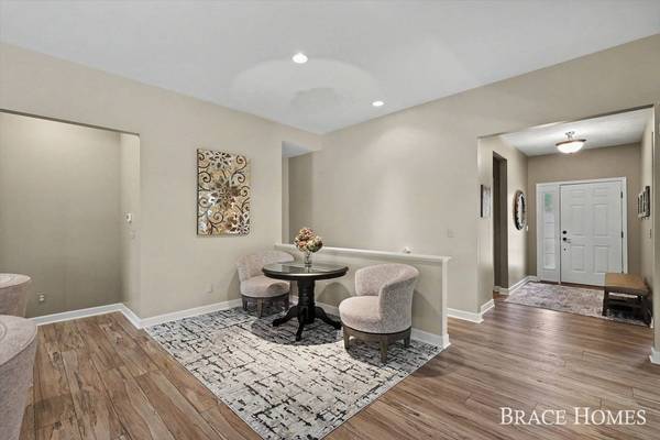 2902 Woodridge NE Circle, Grand Rapids, MI 49525