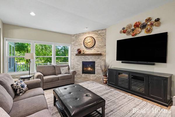 2902 Woodridge NE Circle, Grand Rapids, MI 49525